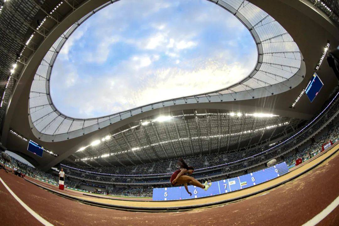 杏彩体育官方入口-以最快速度出发：田径比赛中的风云变幻(田径里跑的最快的人是谁跑了每分钟多少公里)