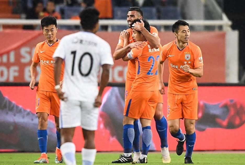 恒大客战鲁能，中超防线表现出色的简单介绍