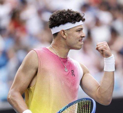 包含网球选手另类比赛篮球，实力不容小觑的词条