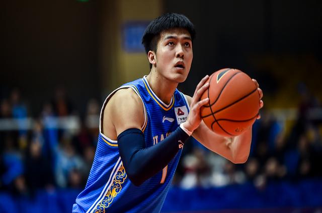 山东男篮客场战胜了广东宏远队(山东男篮客场战胜了广东宏远队队员)