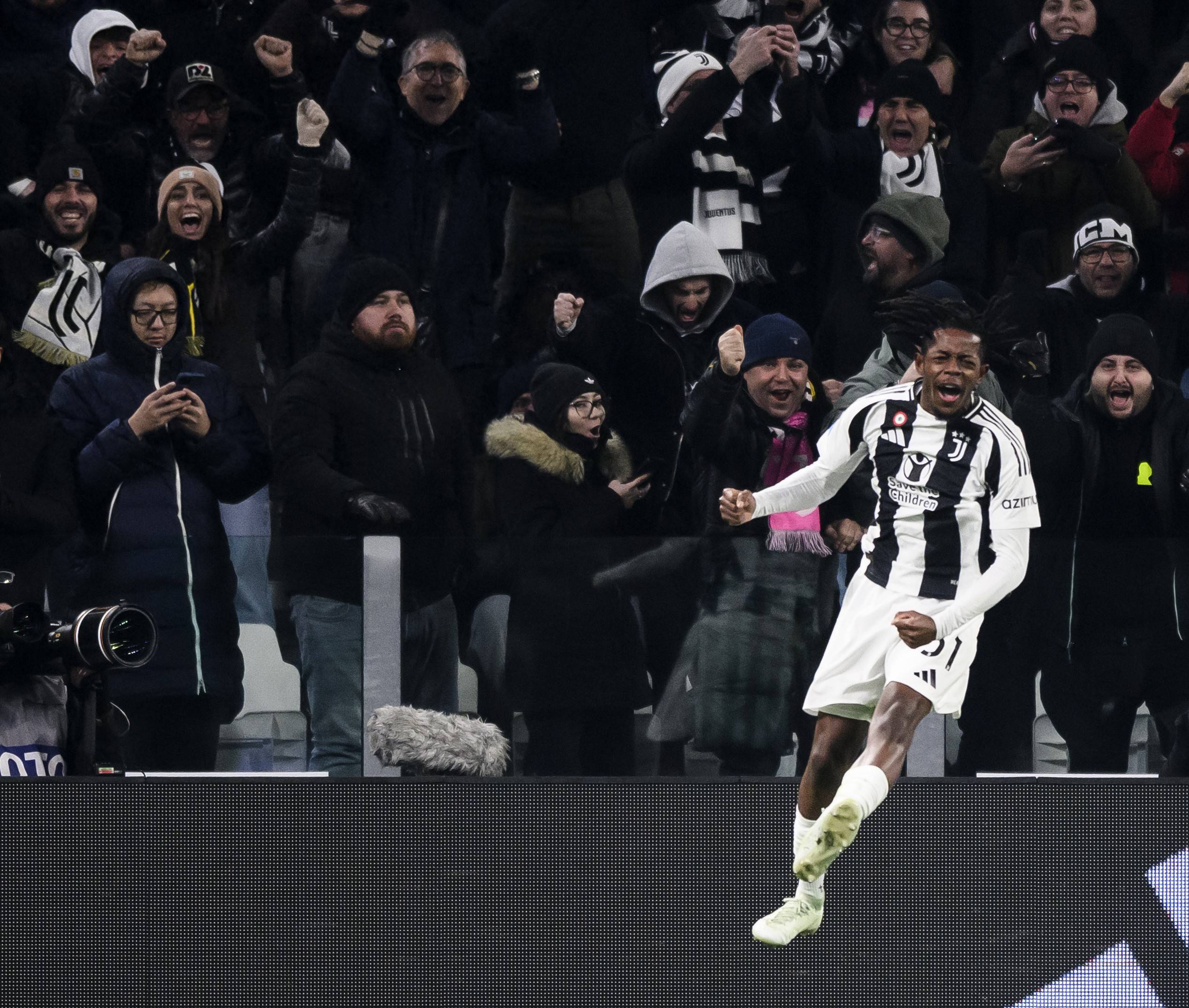 尤文图斯主场胜出,提前锁定小组第一名(尤文图斯主队球场) 尤文图斯主场胜出,提前锁定小组第一名(尤文图斯主队球场)