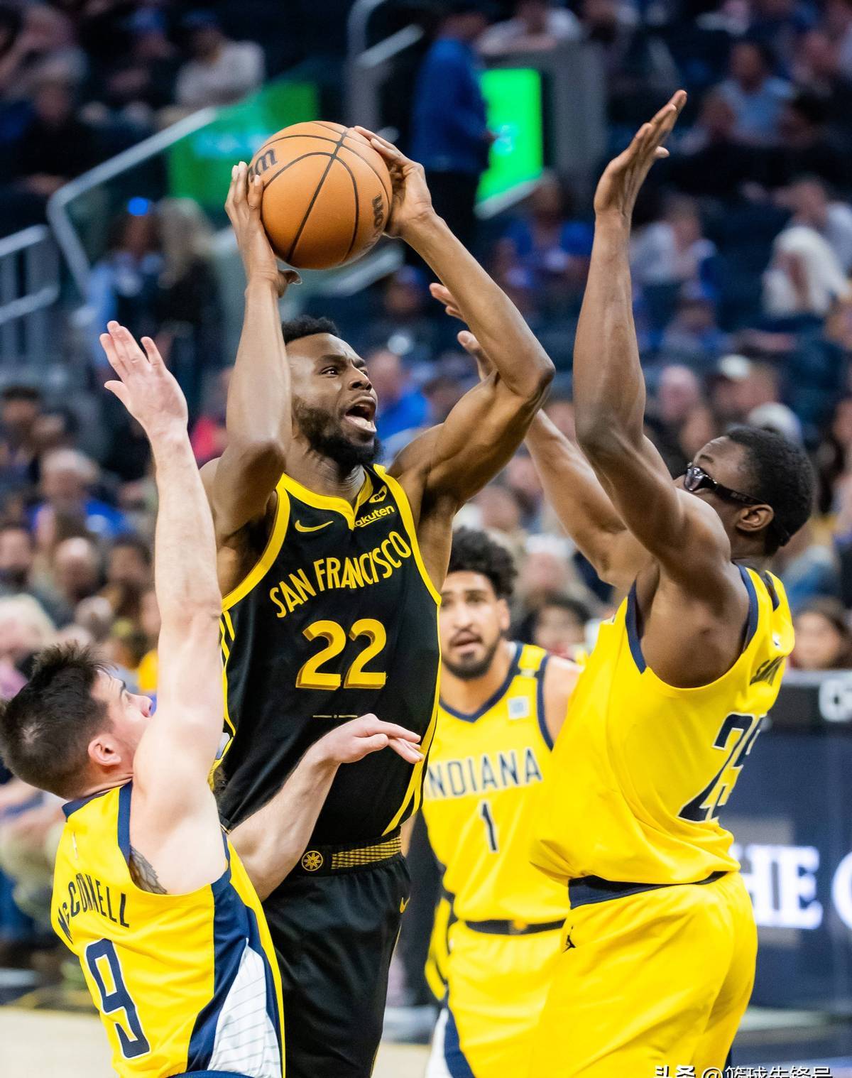 杏彩体育-勇士荣登西部第一，击败活塞(20201230勇士对活塞)