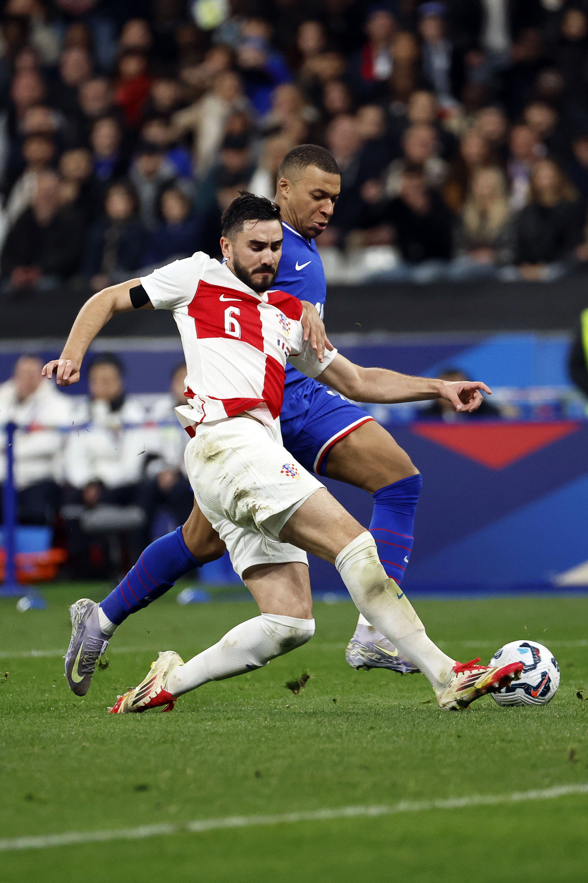 杏彩体育网页版入口-关于欧国联比赛重燃战火，对决激烈的信息