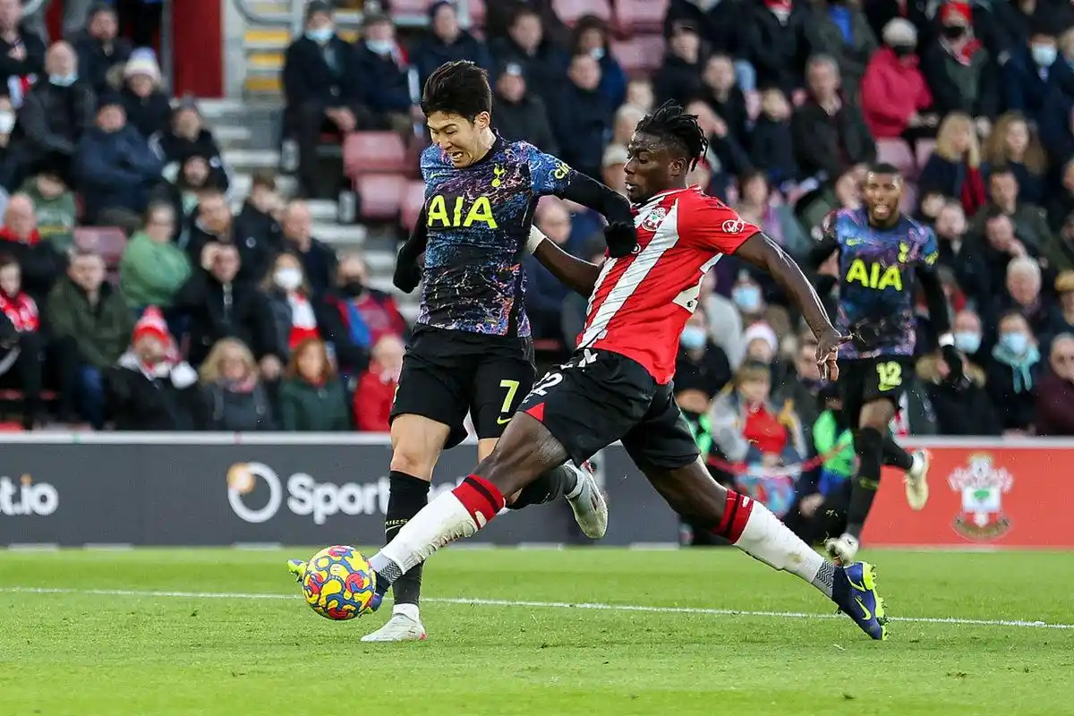 关于南安普顿客场不敌强敌,略显颓势的信息 关于南安普顿客场不敌强敌,略显颓势的信息