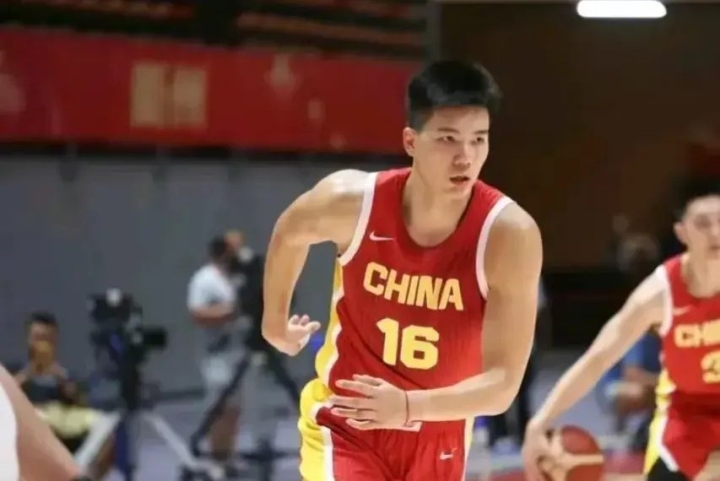 杏彩体育app-甘肃男篮惊险胜出，实现逆转胜利