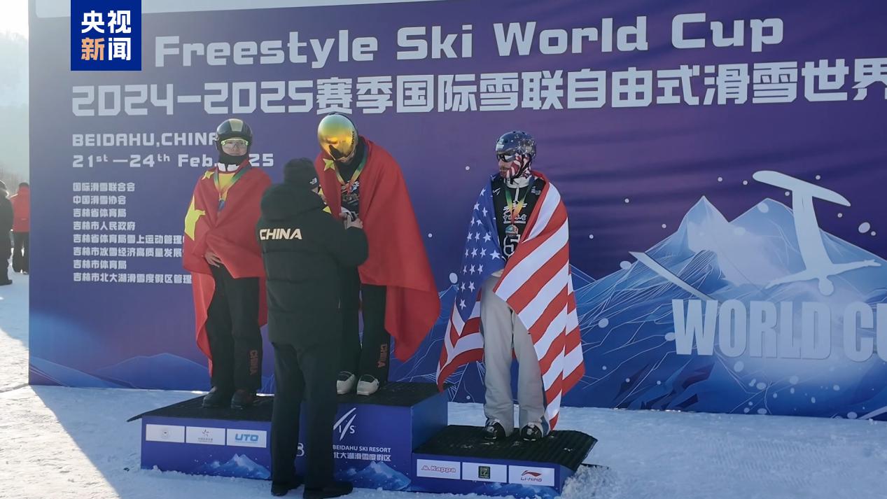 关于激烈角逐：英国和澳大利亚游泳选手争夺冠军的信息