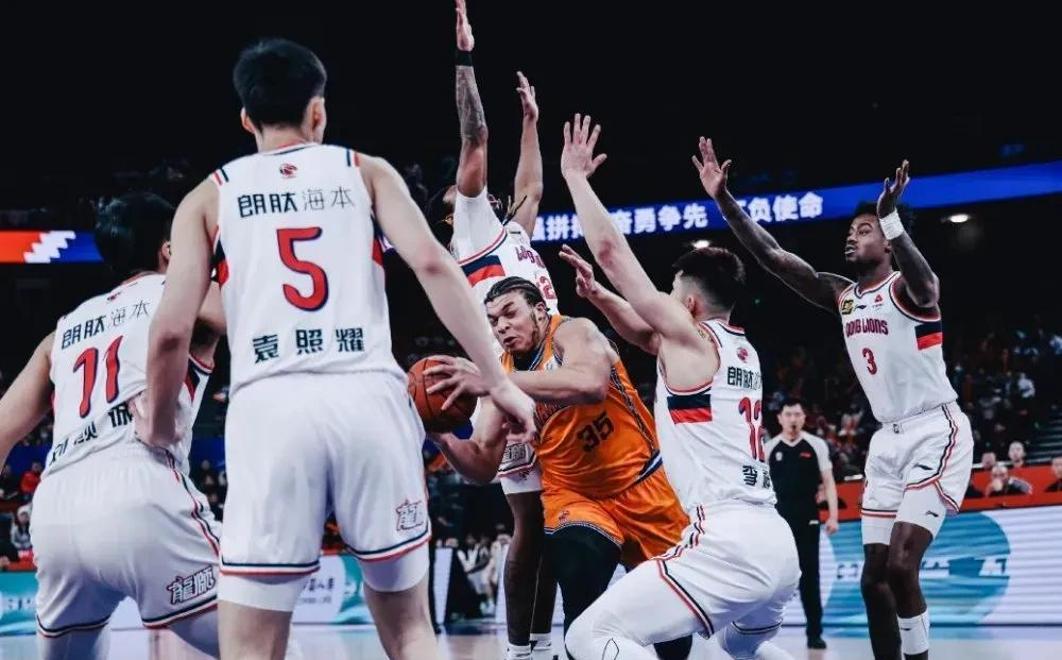 关于江苏男篮外援状态持续火爆，屡获胜利的信息