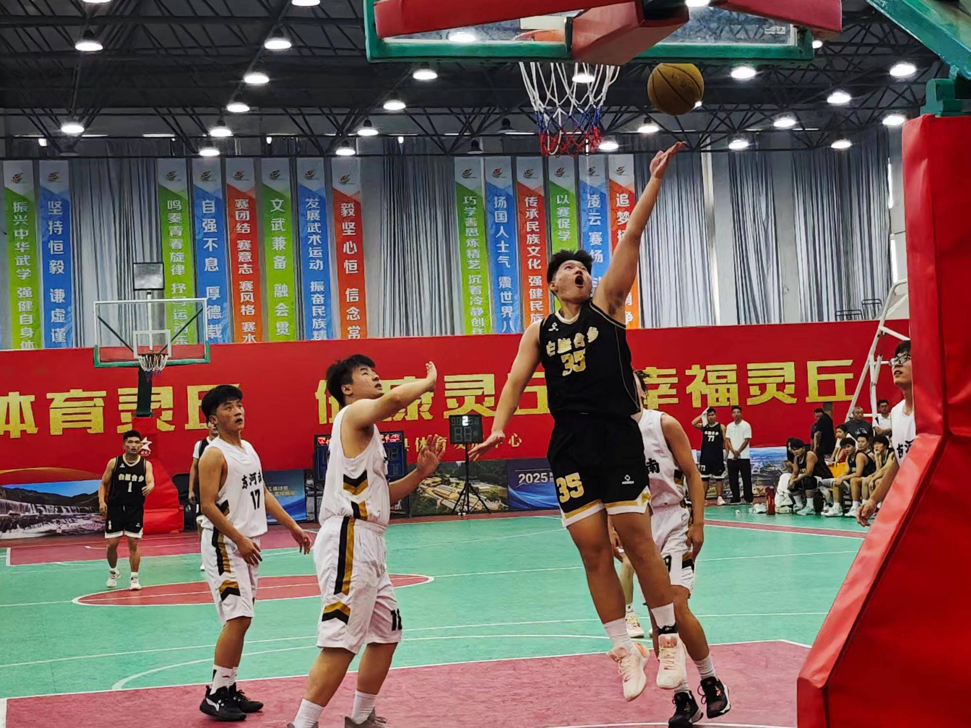 杏彩体育-比赛气氛火热非凡，球队打出精彩表现！