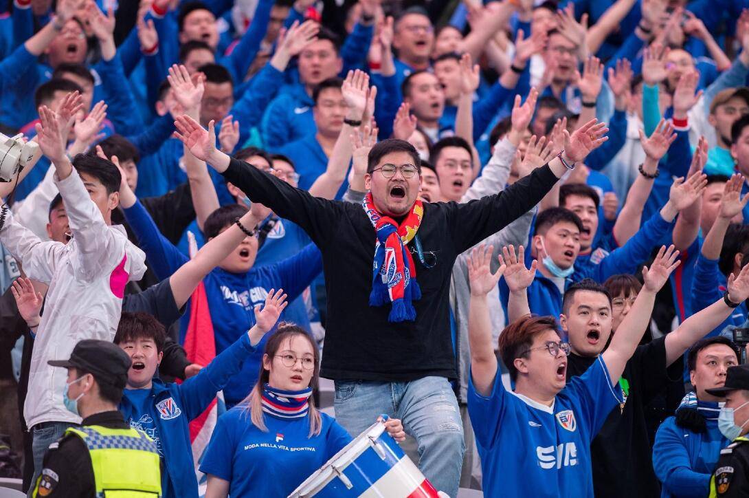 一场场精彩的比赛激发球迷热情 一场场精彩的比赛激发球迷热情