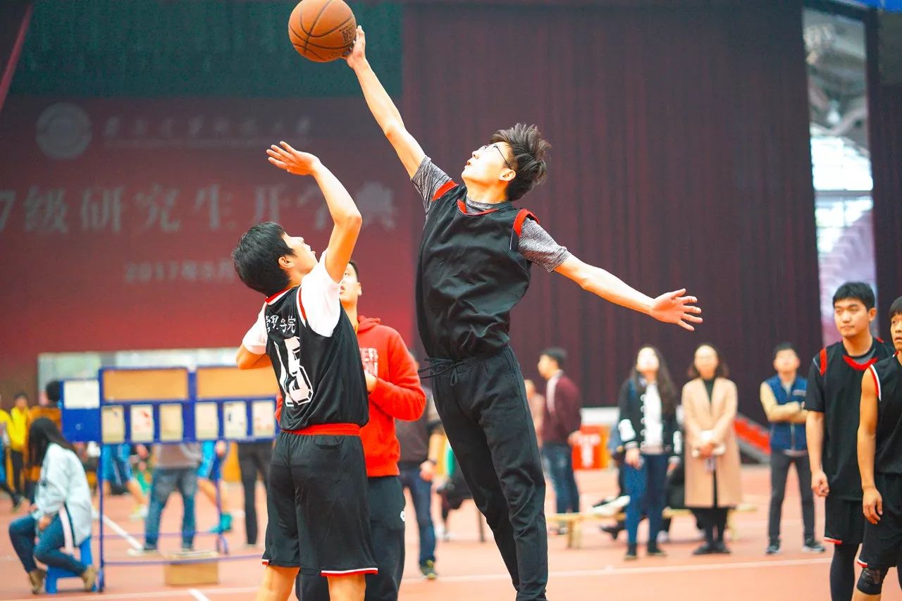 关于湖北球队顽强拼搏，在激战中胜利的信息