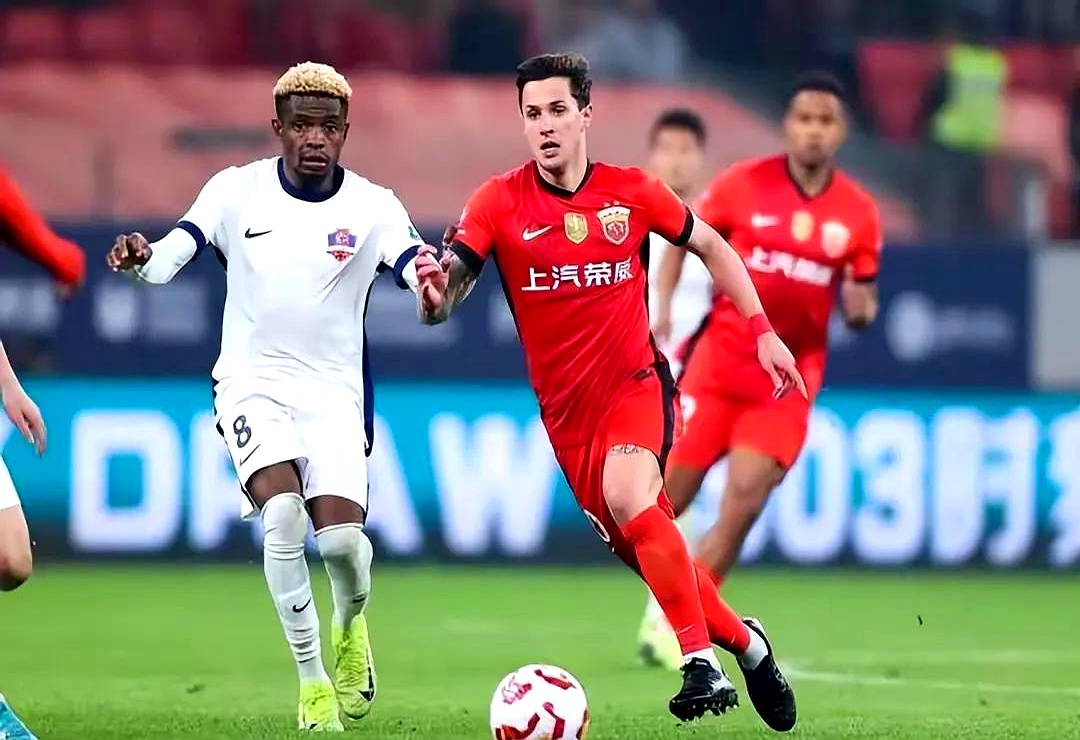 关于斯威客场逼平上港，表现顽强的信息