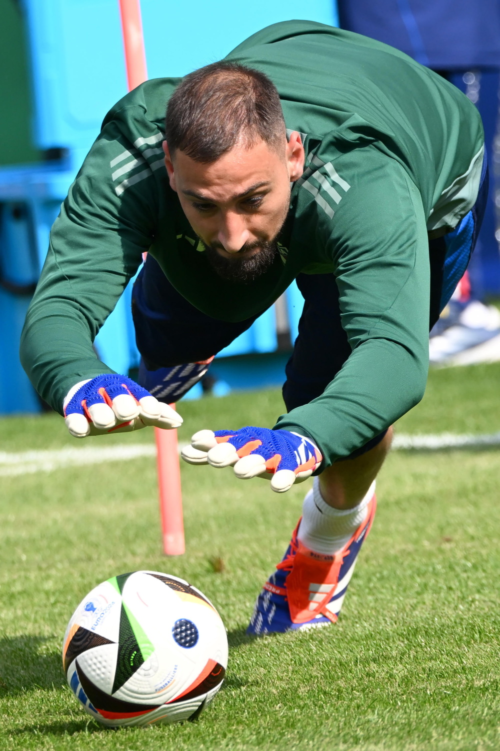 被誉为欧洲杯最佳球员的意大利后卫表现抢眼的简单介绍 被誉为欧洲杯最佳球员的意大利后卫表现抢眼的简单介绍