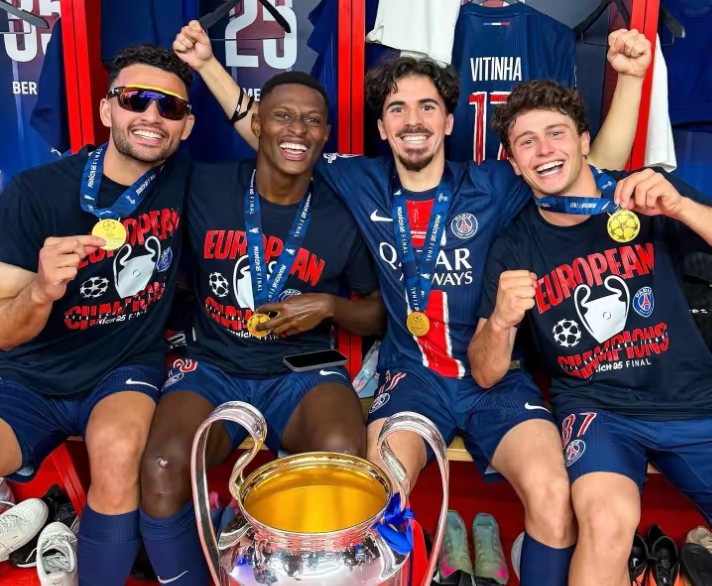 欧洲杯预选赛中的巨星们齐聚一堂 欧洲杯预选赛中的巨星们齐聚一堂