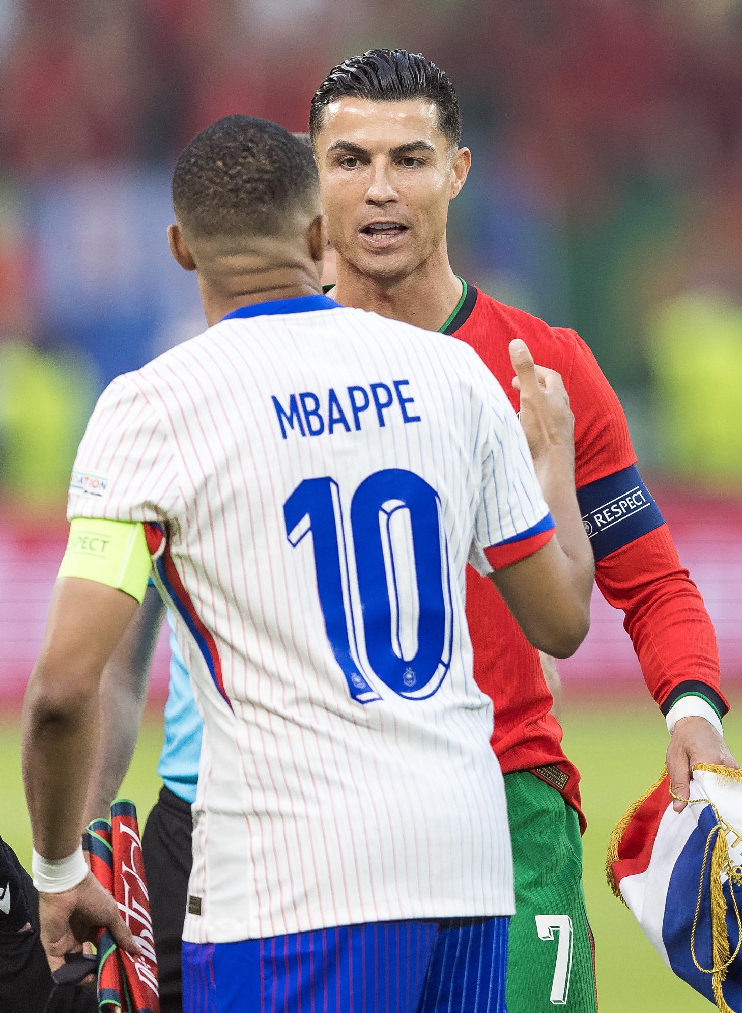 法国队奋力拼搏，成功晋级欧洲杯半决赛