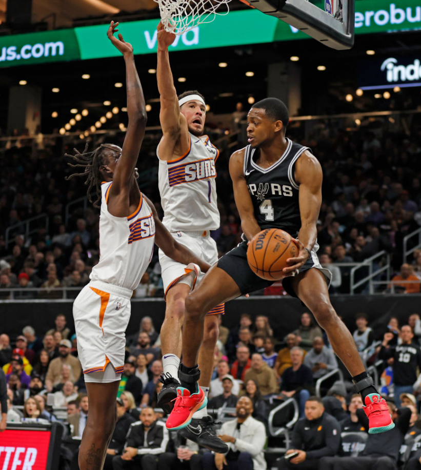 关于开拓者横扫马刺，取得连胜的信息