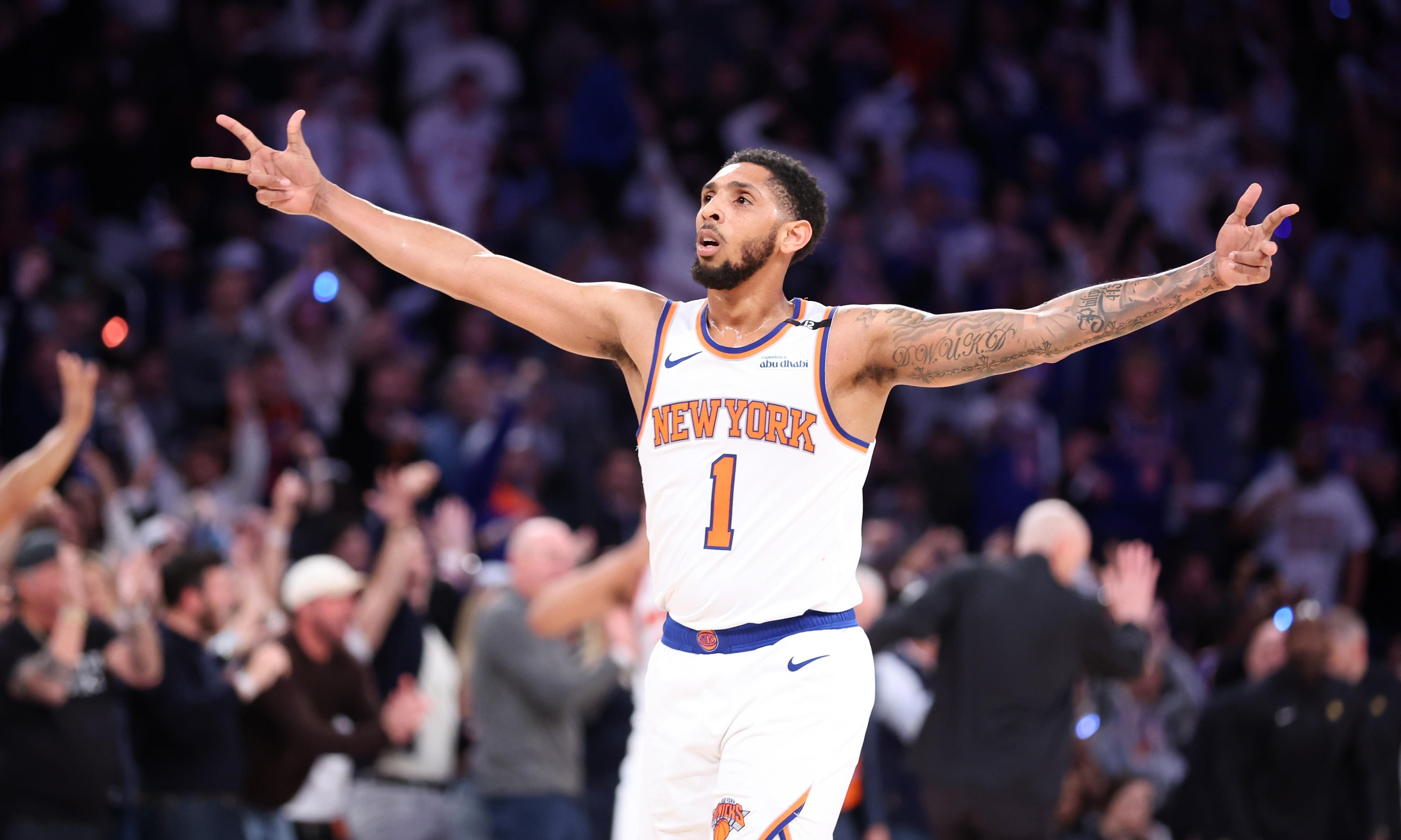 杏彩体育网页版入口-尼克斯名宿现身球场支持队伍，激励年轻球员