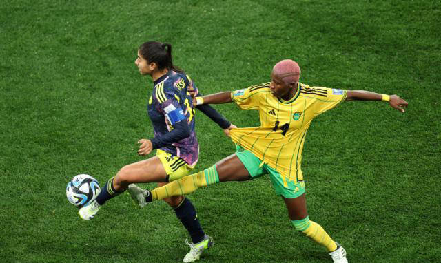 哥伦比亚女足队员在比赛中取得突破性进展 哥伦比亚女足队员在比赛中取得突破性进展