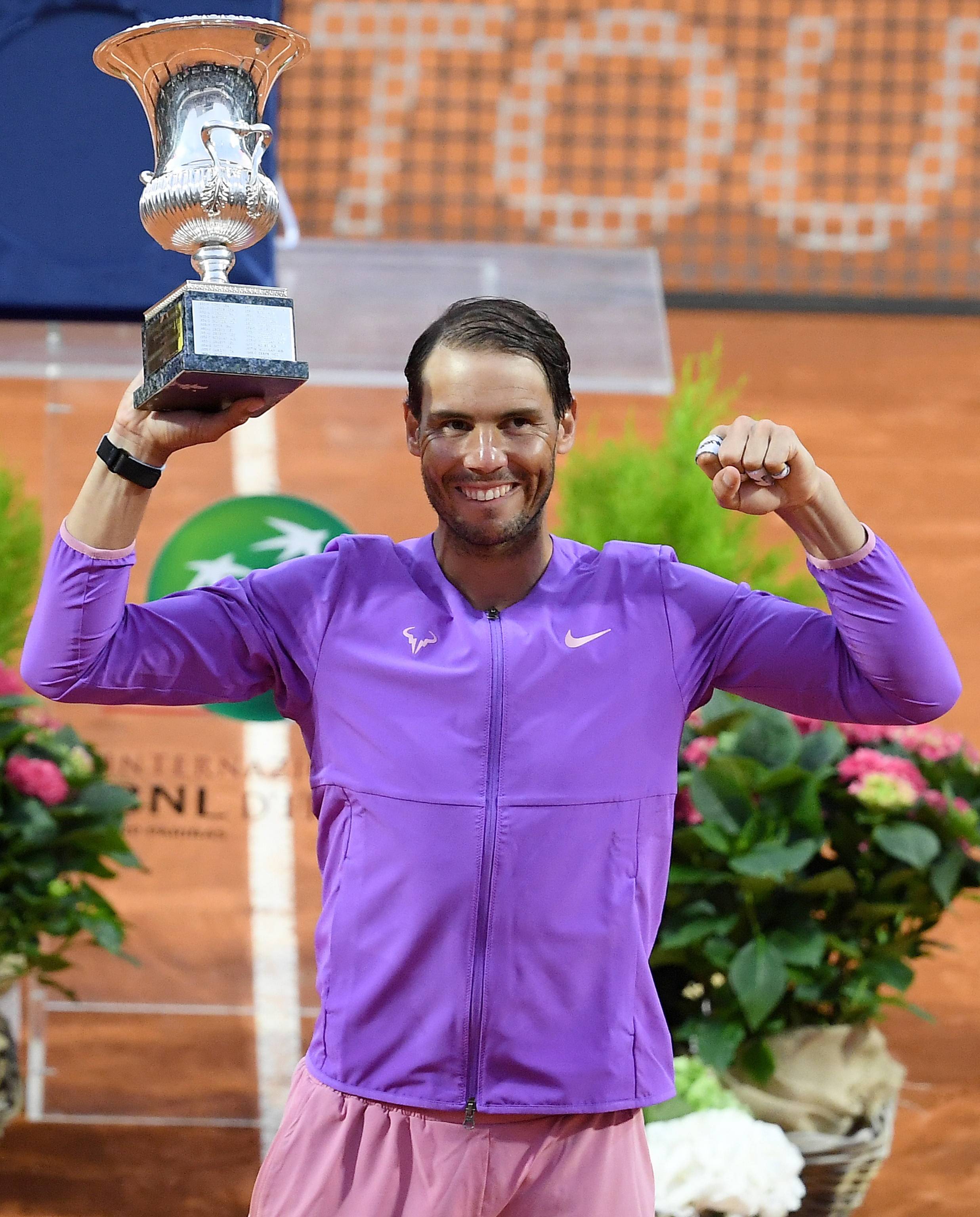 杏彩体育下载-网球男单决赛激战！西班牙选手夺取冠军